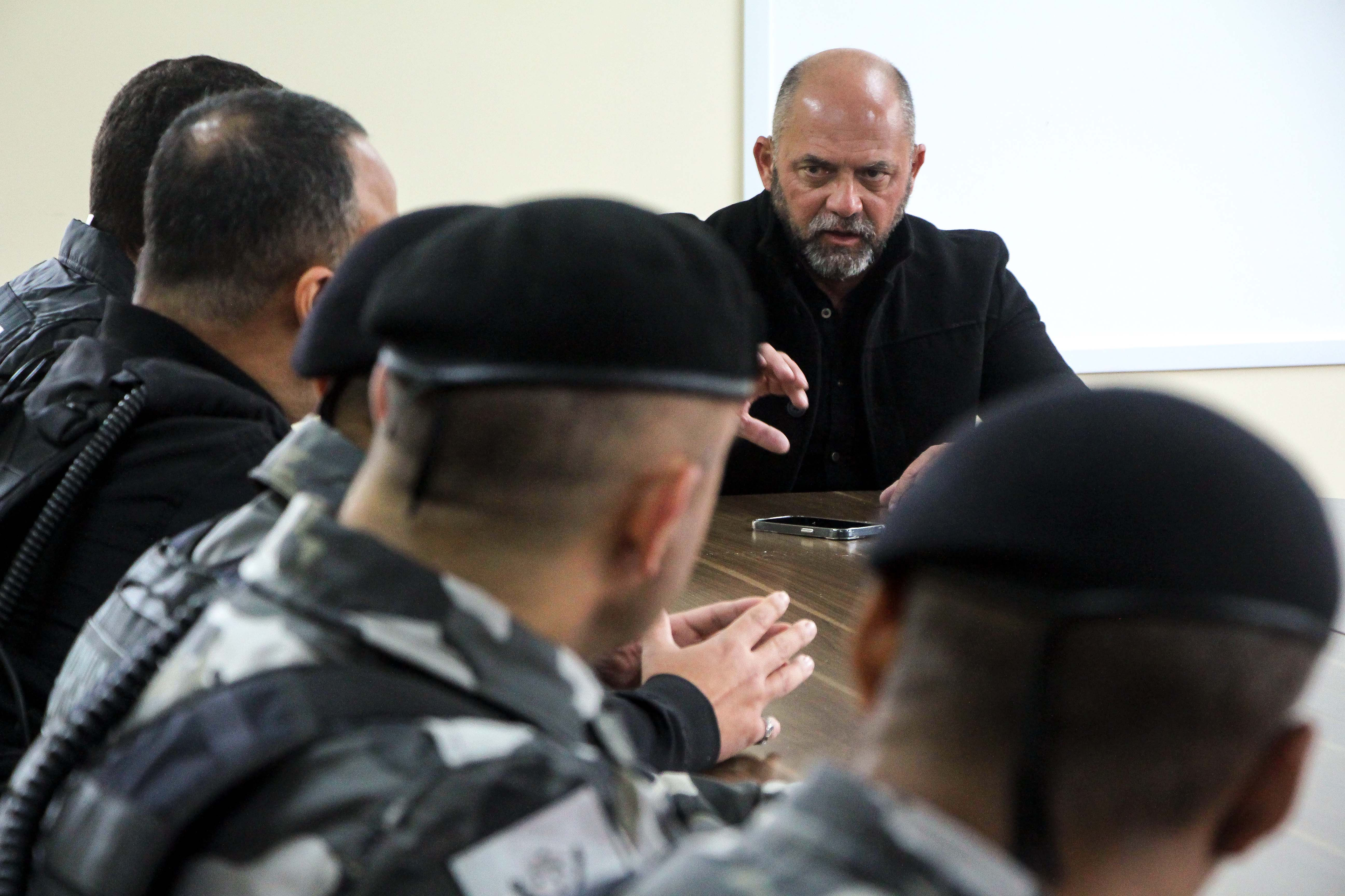 For As De Seguran A Realizam A O Conjunta Na Casa De Cust Dia De S O